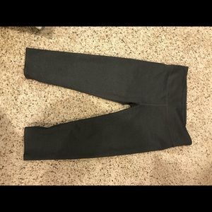NWOT Fabletics Capri Yoga Pants size M